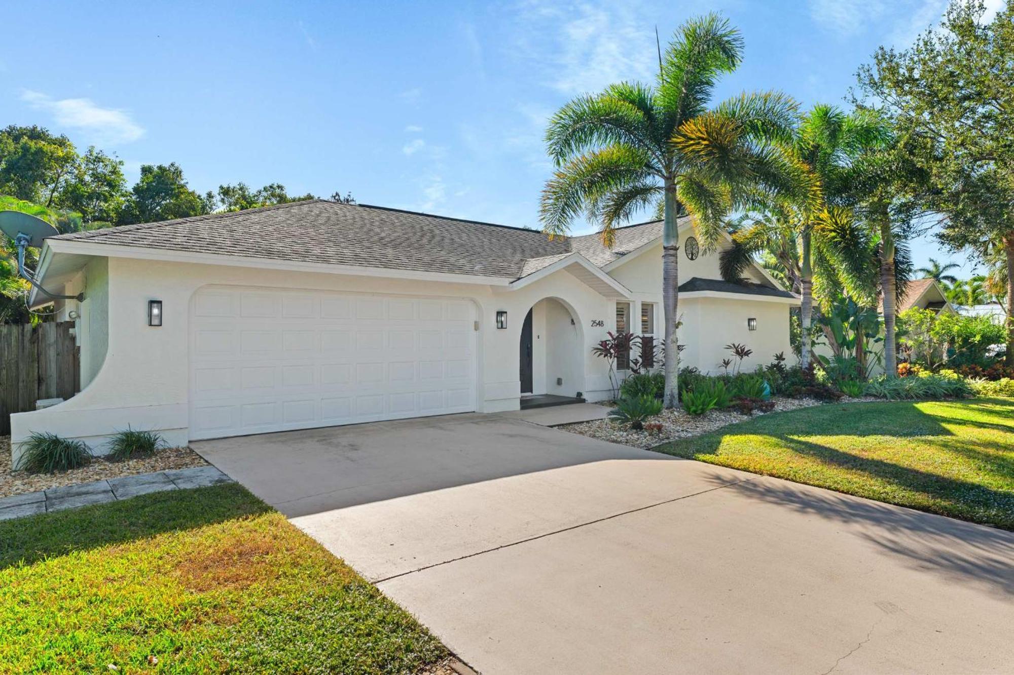 Pet Friendly Pool Home In River Reach Of Naples Fl Exterior photo